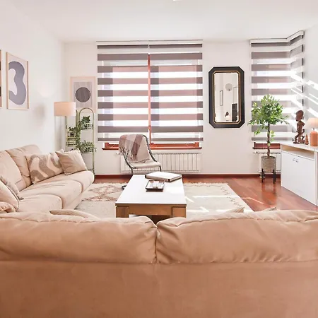Modern - Free Private Parking Apartment